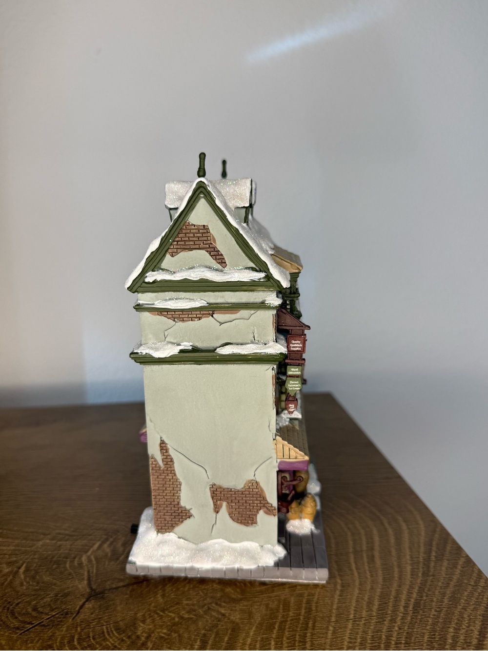 Slug & Jiggers Hawthorne Village - Harry Potter - Picture 4 of 5